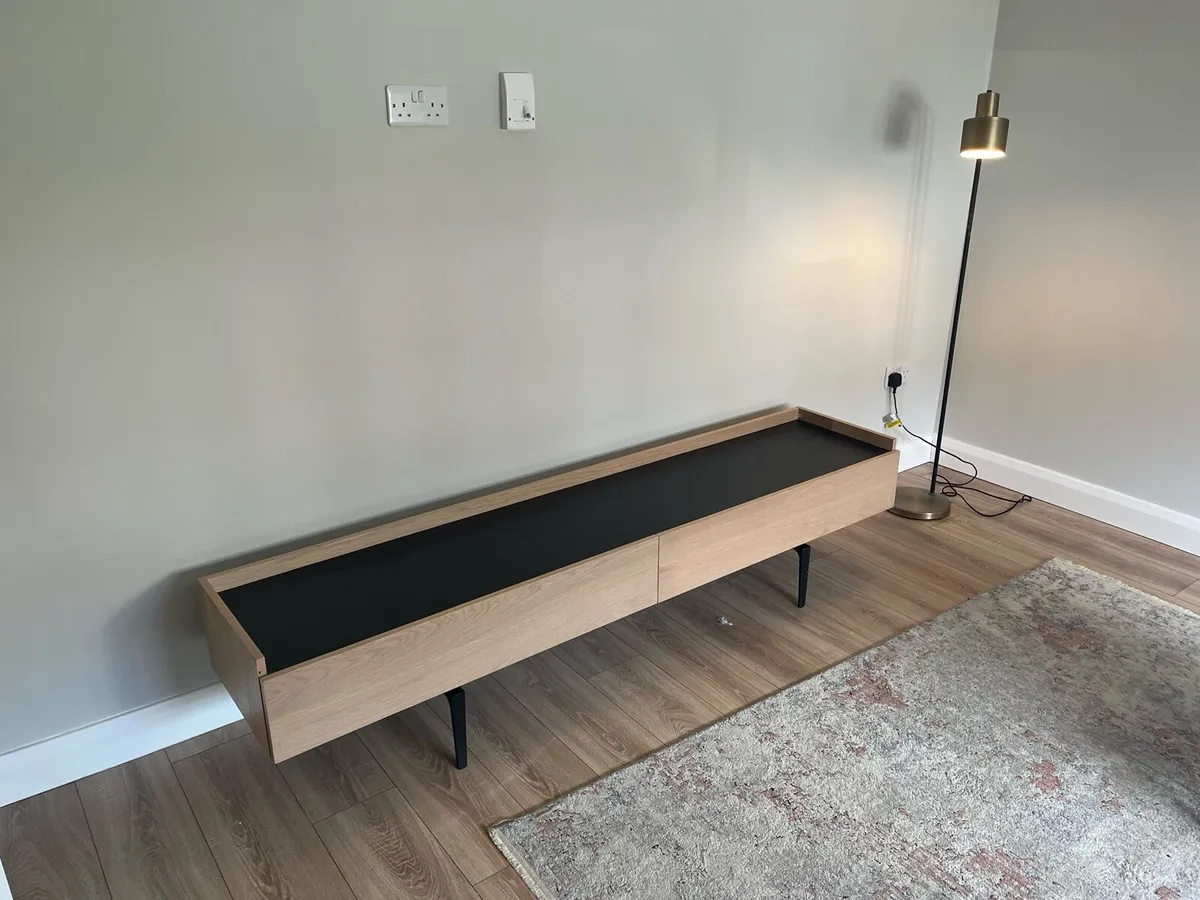 Console table - Image 1