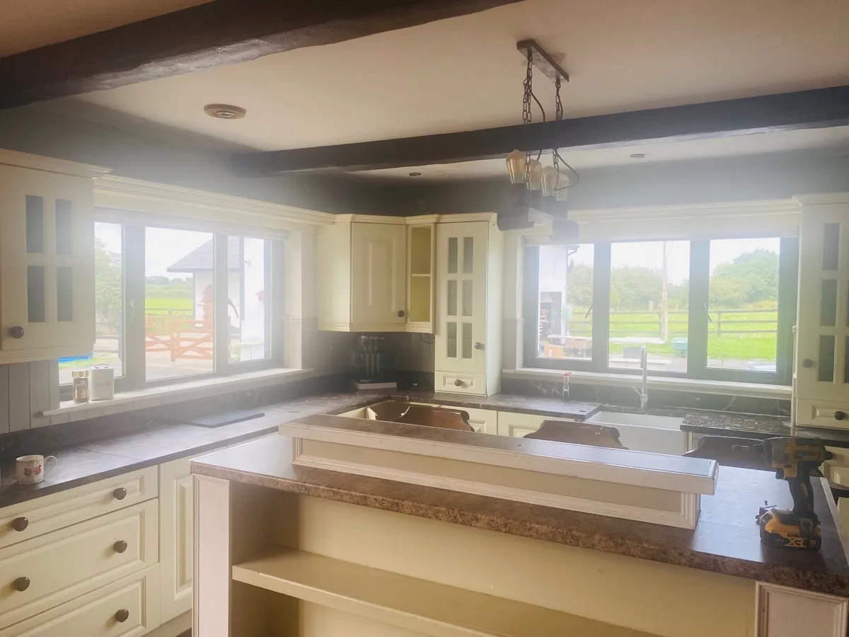 Kitchen with marble work top - Image 1
