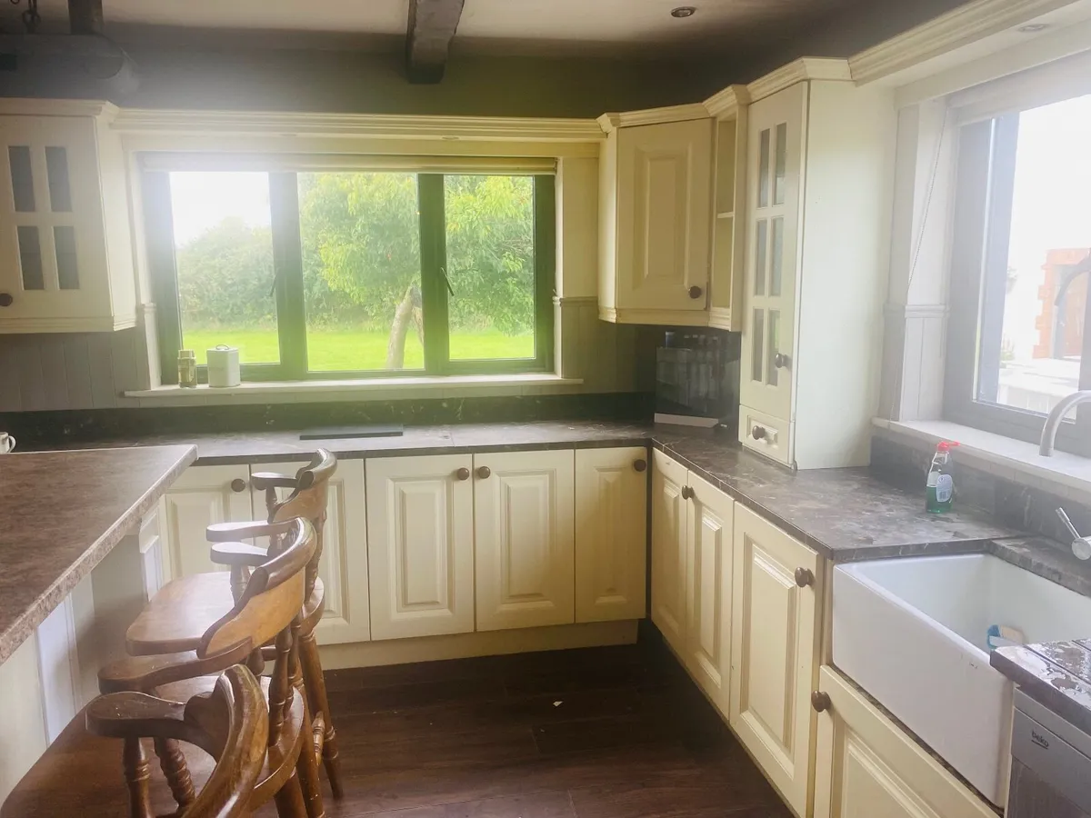 Kitchen with marble work top - Image 2