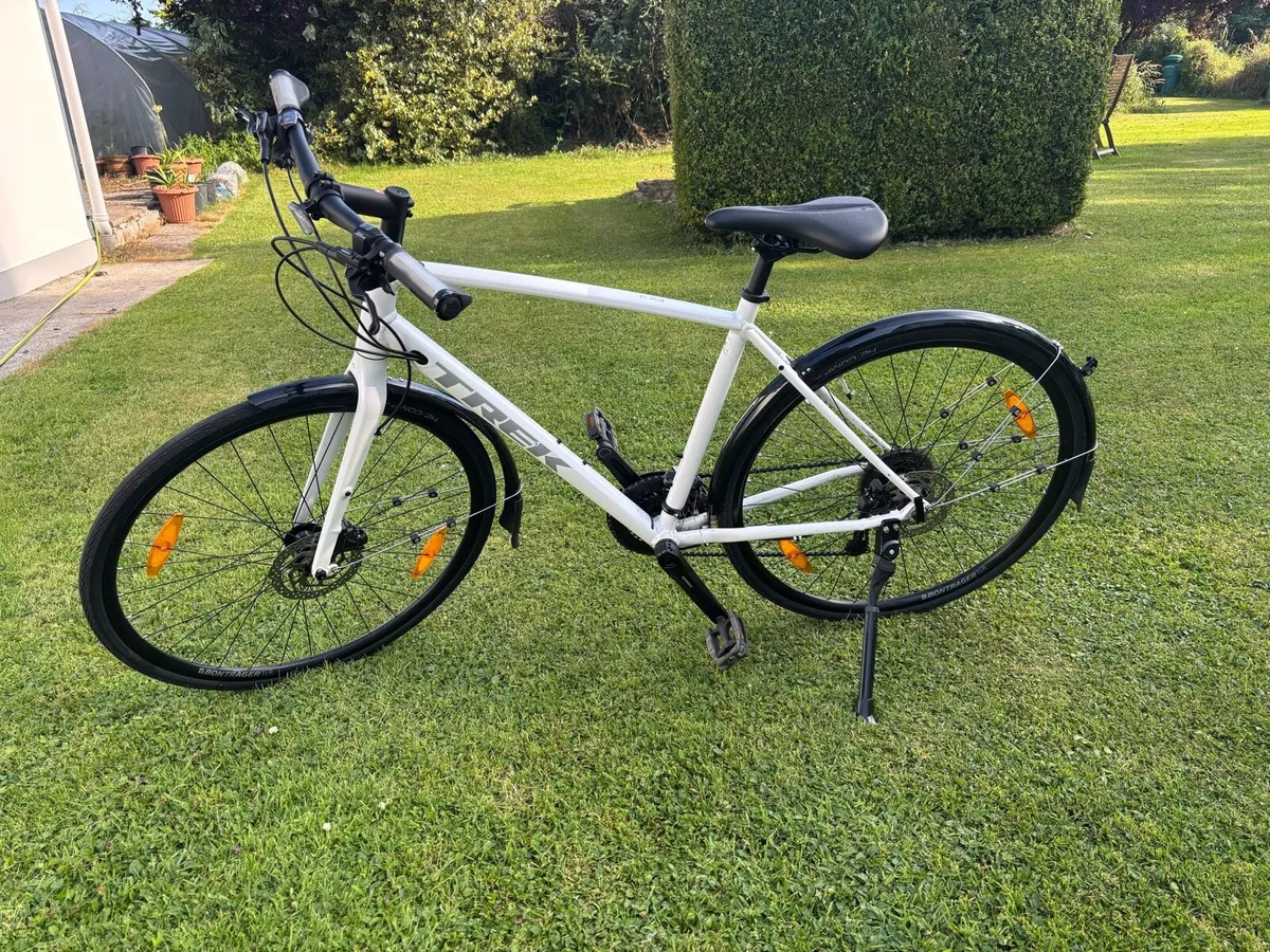 Trek hybrid bike FX3 - Image 1