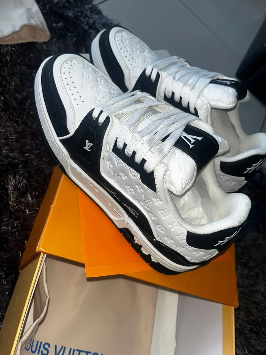 Lv trainers - Image 1