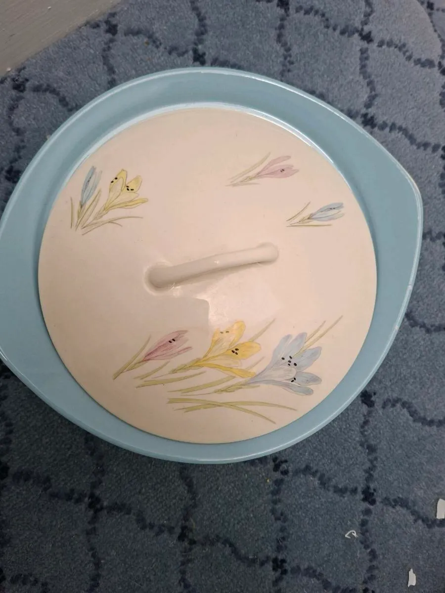 Norwegian Blue & Cream  Vegetable Dish - Image 2