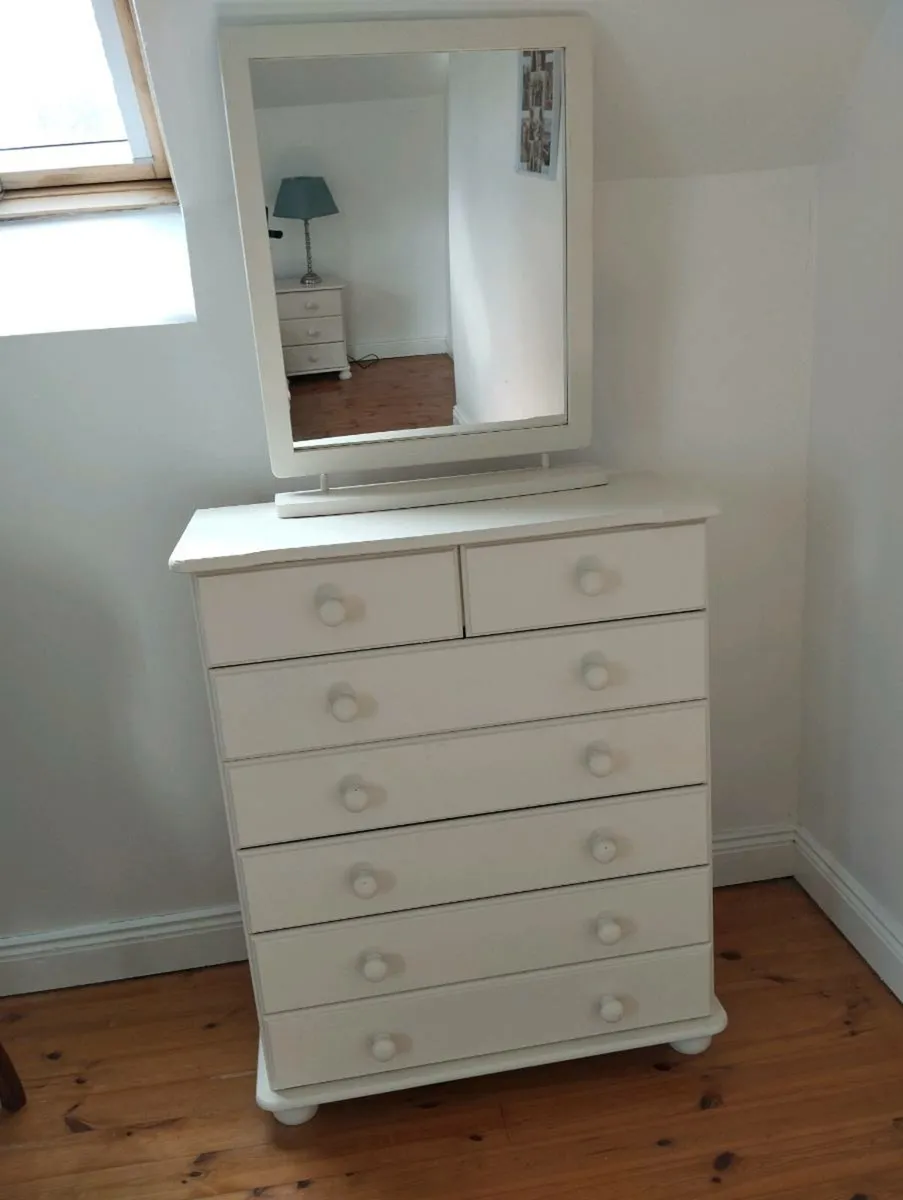 Chest of drawers with mirror