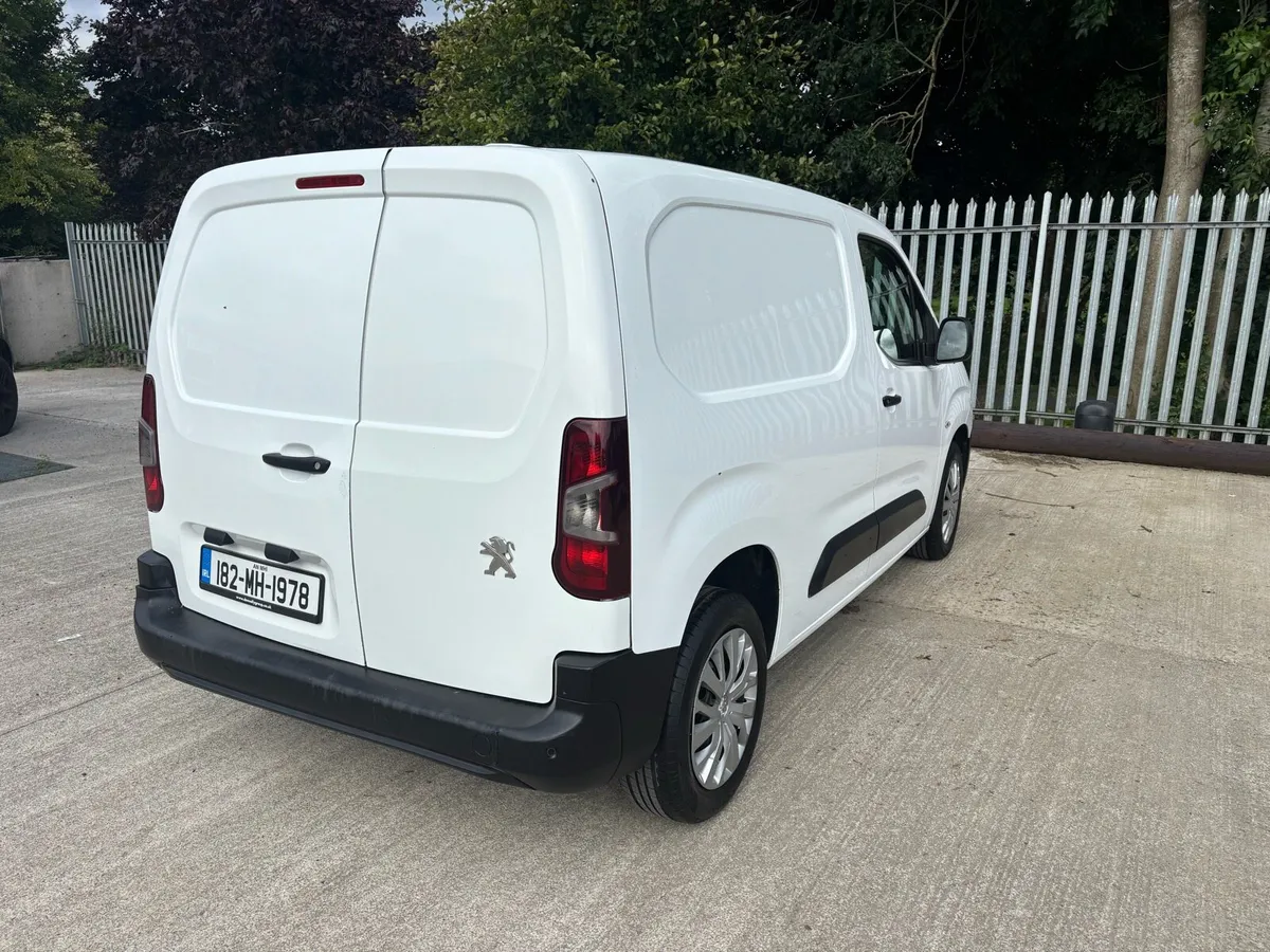 Peugeot partner 3 seats ( new shape ) - Image 2