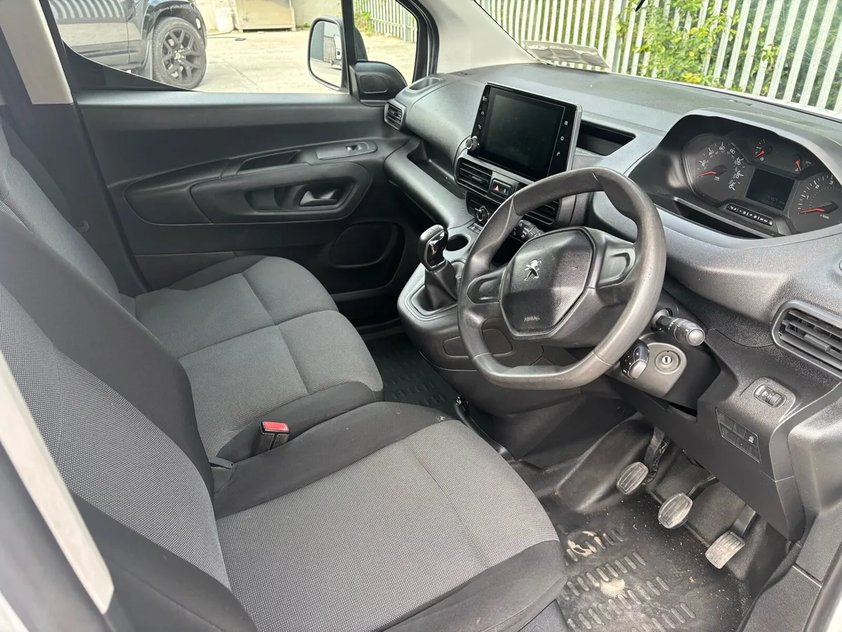 Peugeot partner 3 seats ( new shape ) - Image 3