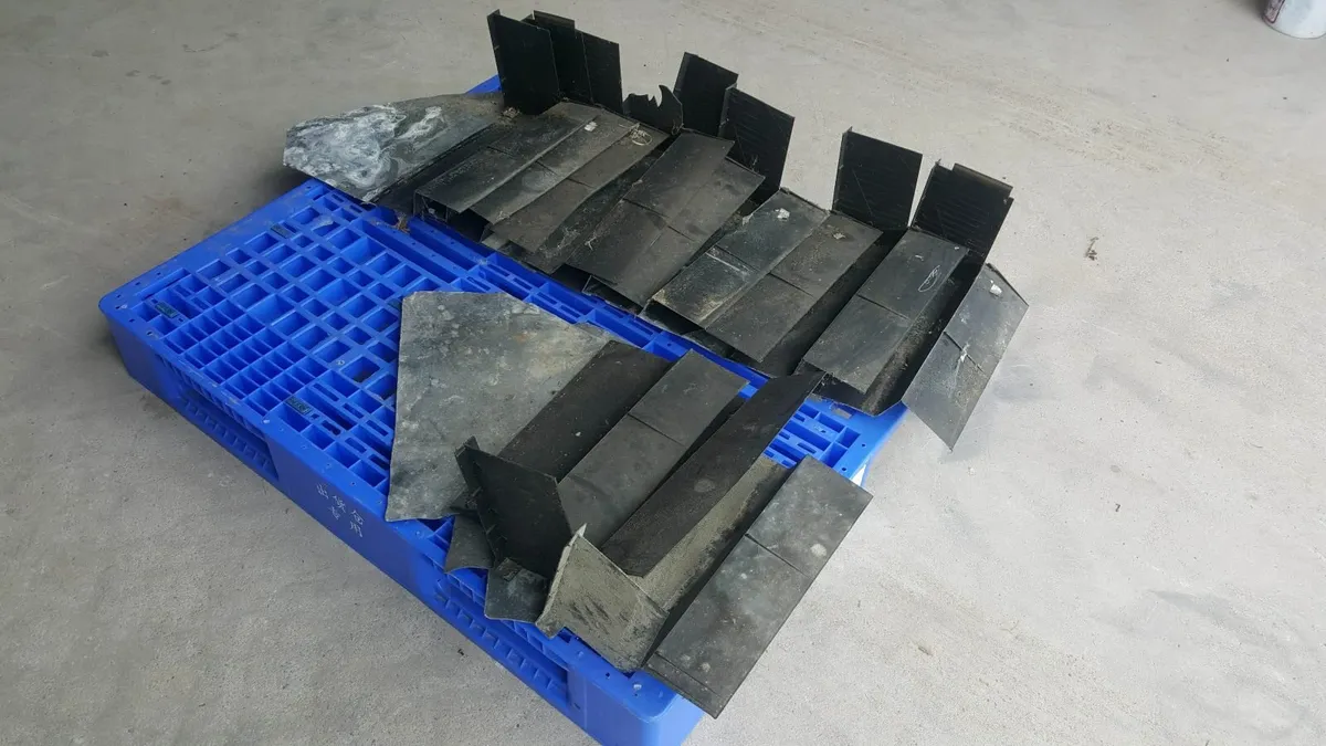Qty 12… NEW Cavity Wall Lead Trays Type G Cavitray - Image 1
