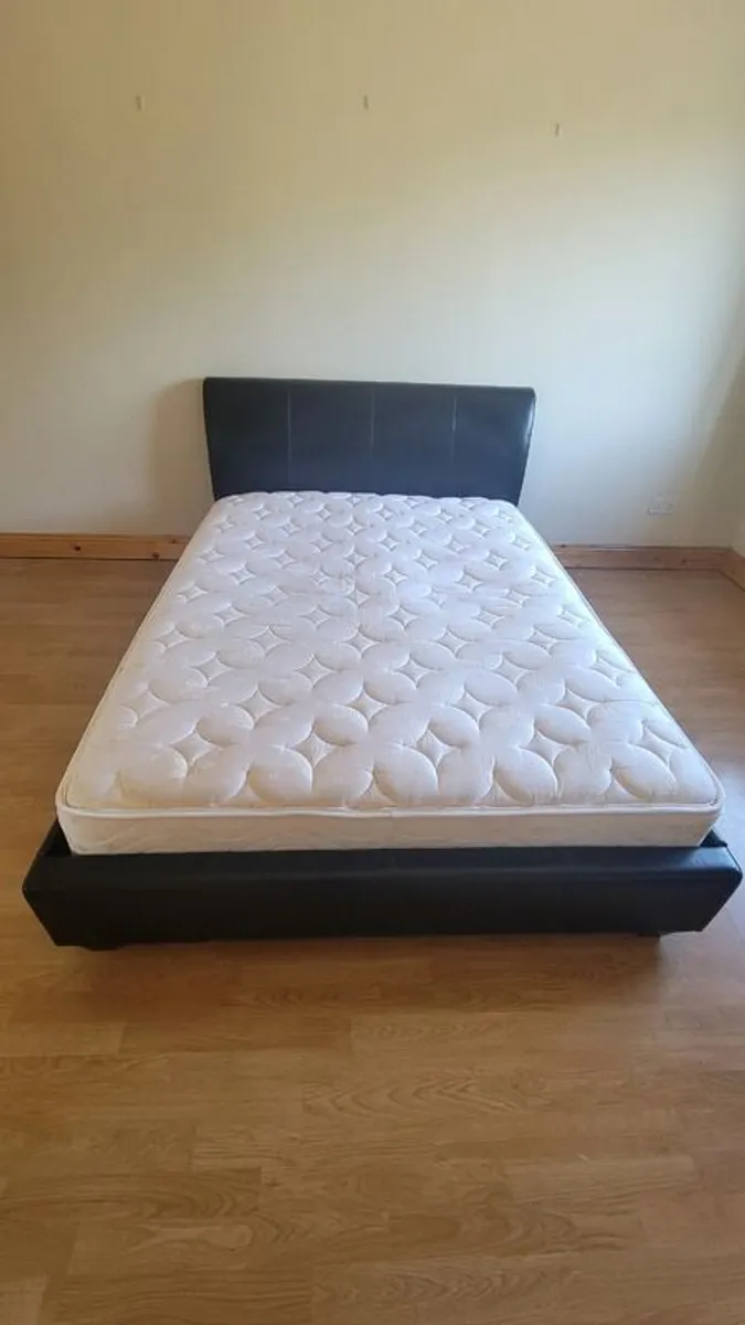 Sleigh bed - Image 1