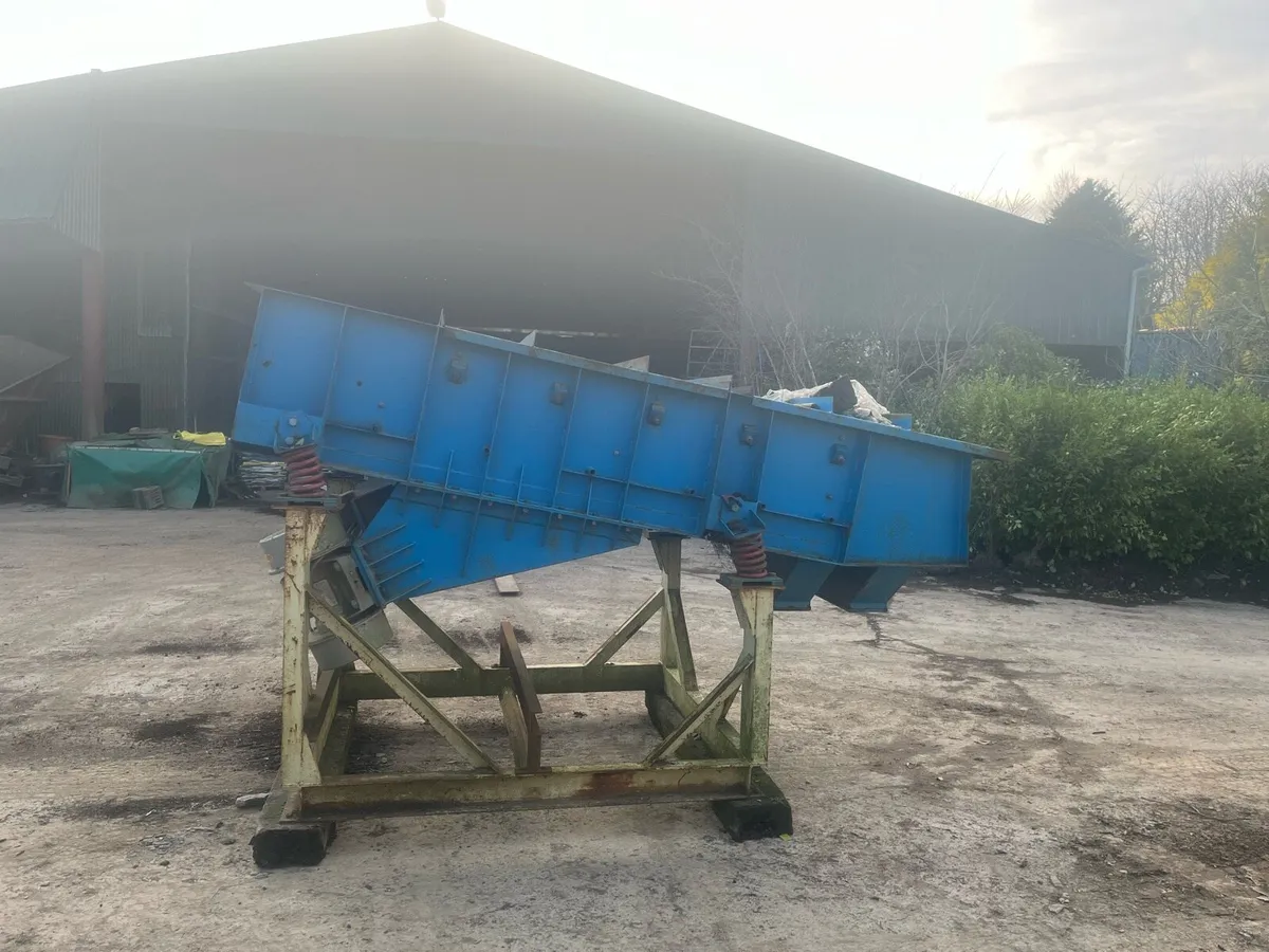 Vibrating Screener - Image 1
