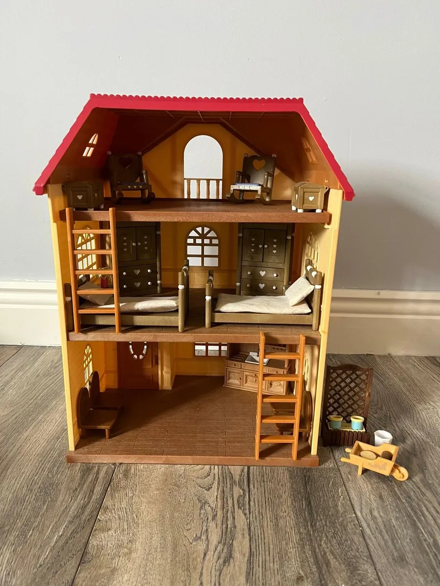 Sylvanian Families House and playground - Image 1