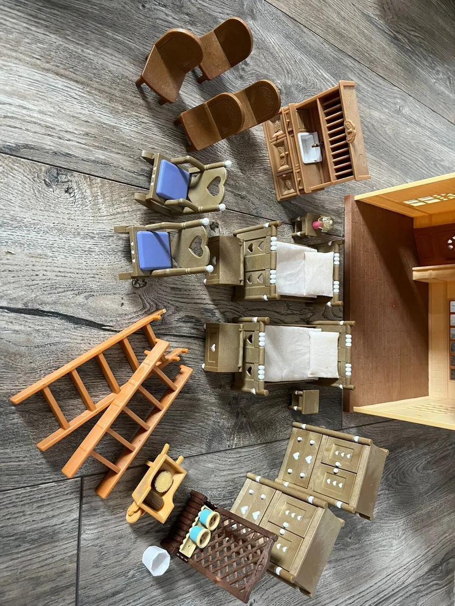 Sylvanian Families House and playground - Image 2