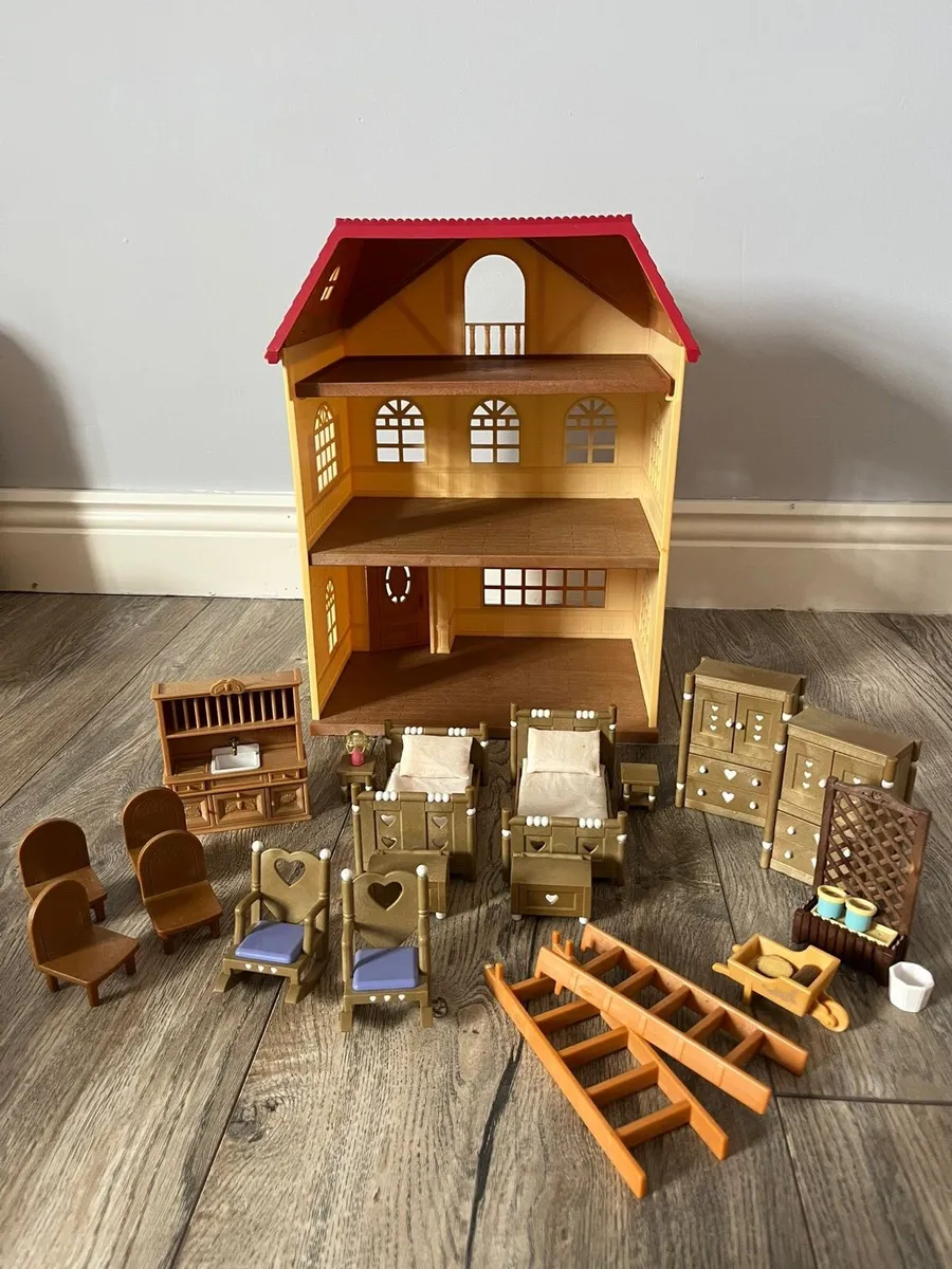 Sylvanian Families House and playground - Image 3