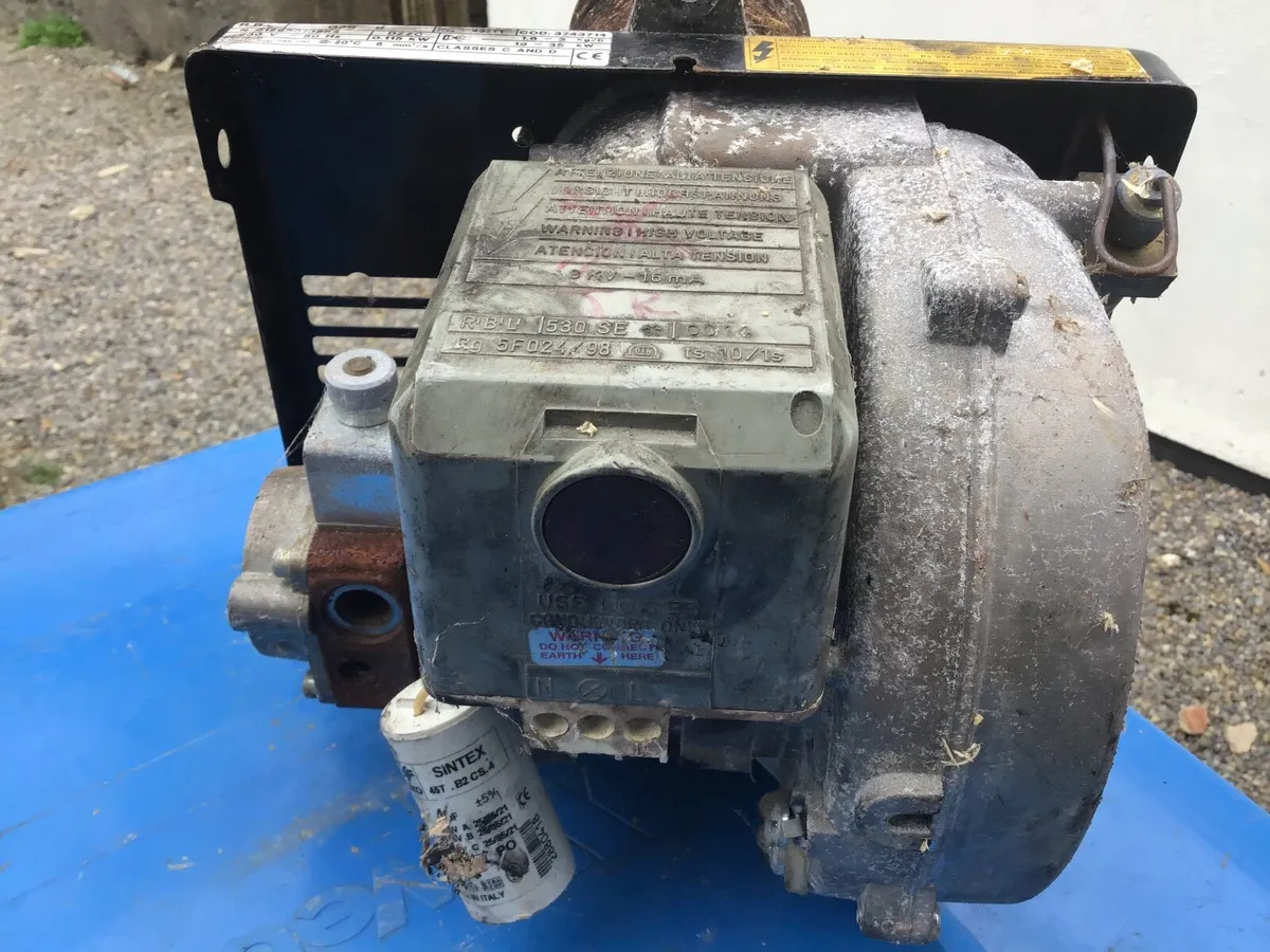 Central heating  oil burner - Image 4