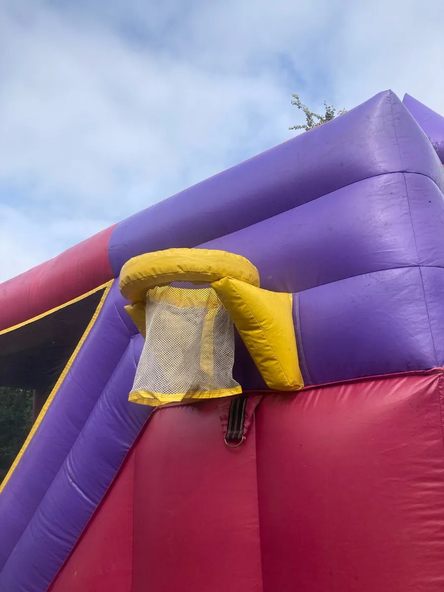 Bouncy castle - Image 2