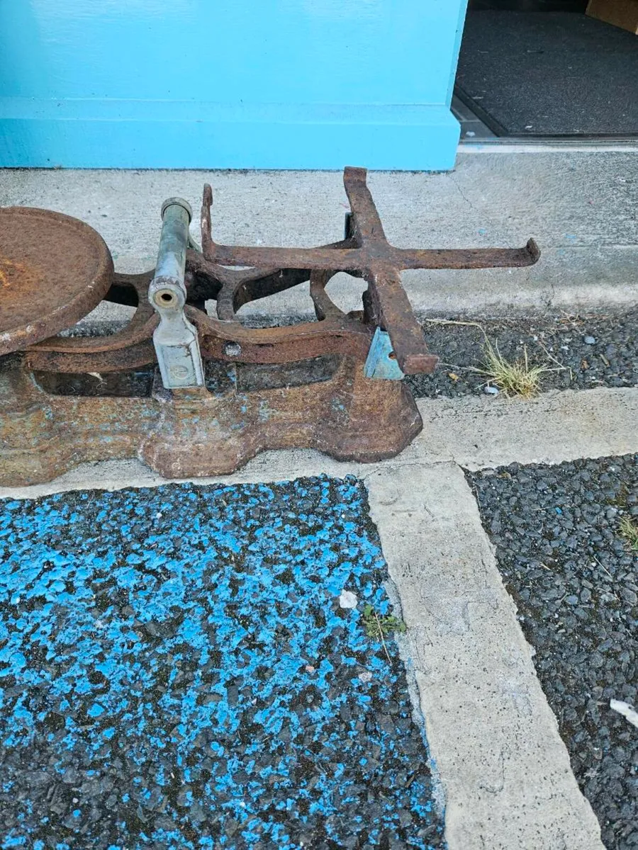 Vintage Weighing Scales - Image 3
