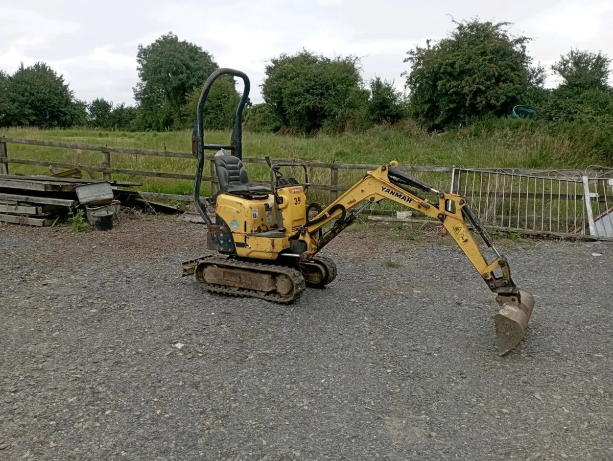 Yanmar digger.8 of a ton micro digger - Image 1