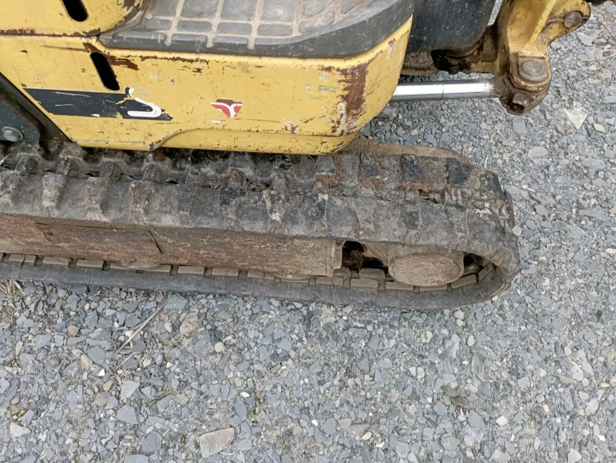 Yanmar digger.8 of a ton micro digger - Image 4