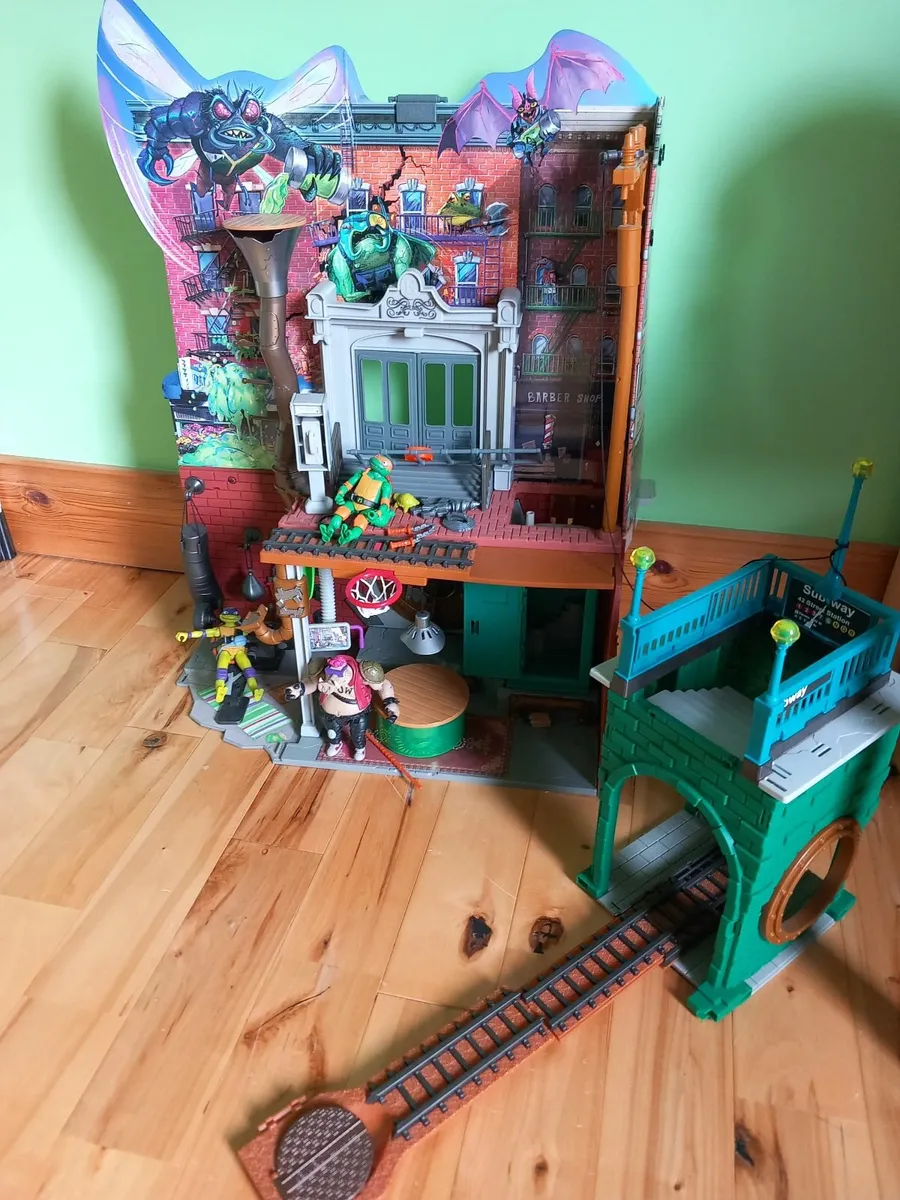 Teenage mutant ninja turtle lair plys figurines - Image 2