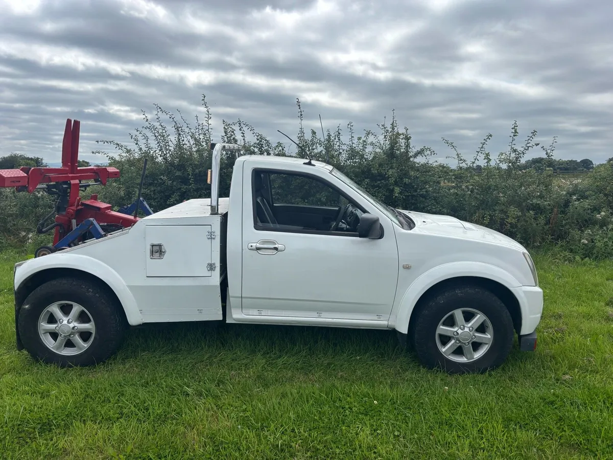 Isuzu D-Max Recovery Vehicle - Image 3