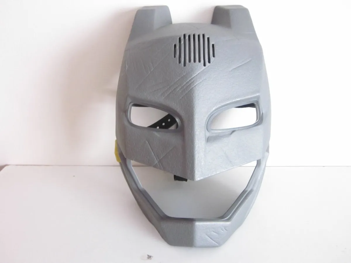 Batman Mask Lights/Voice Change Helmet - Image 1