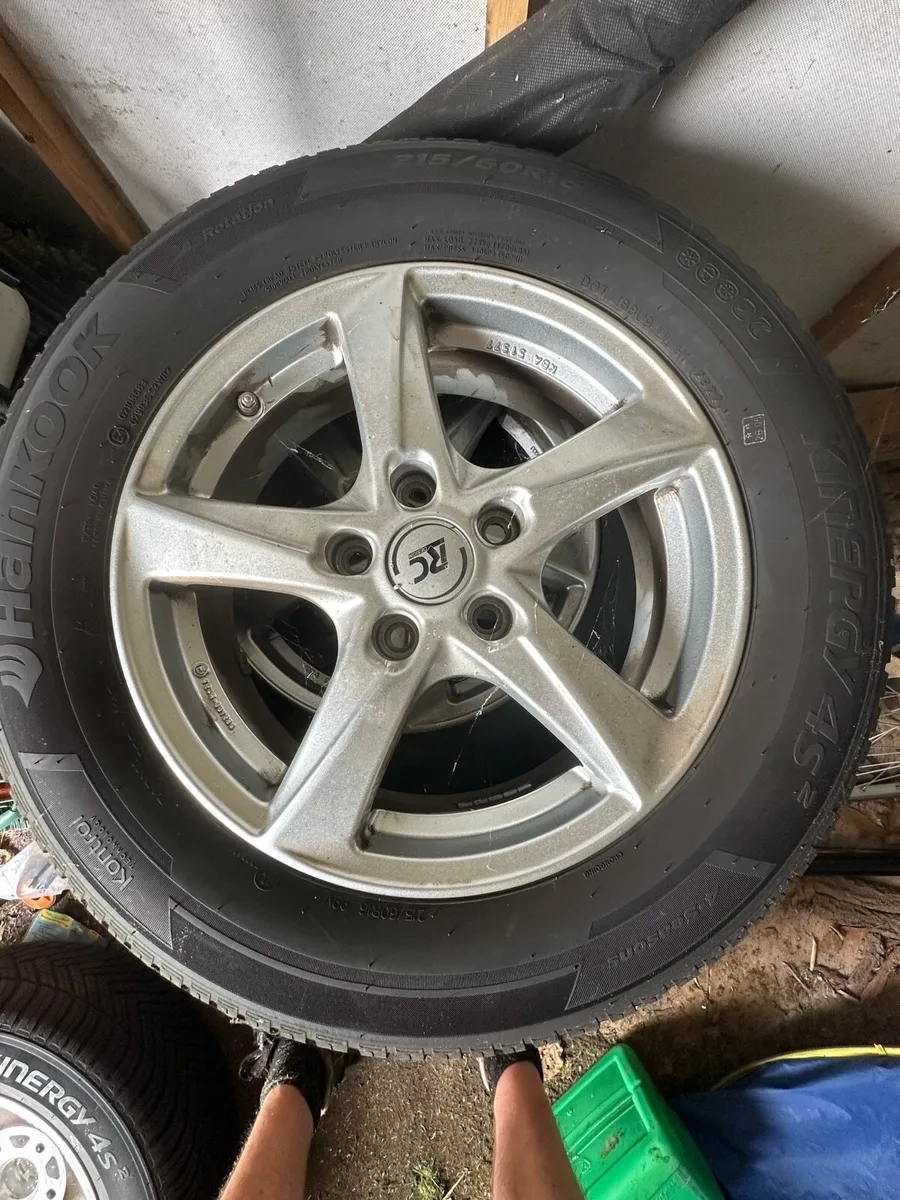 Car wheels and tyres - Image 1