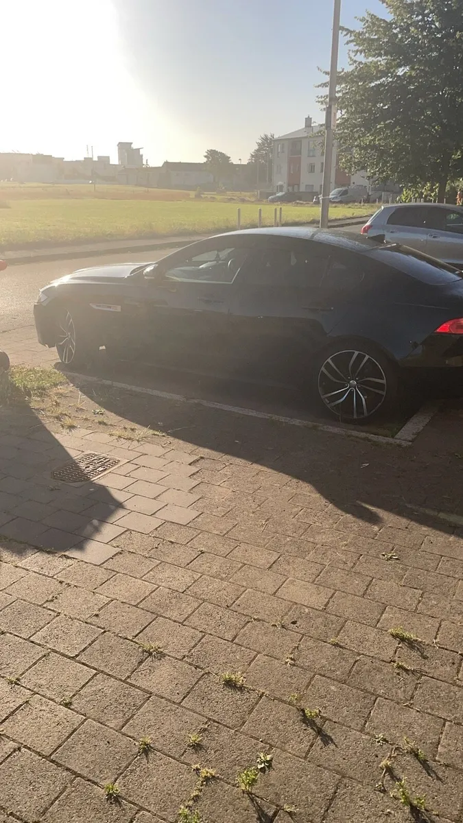 Jaguar xe 2015 - Image 3
