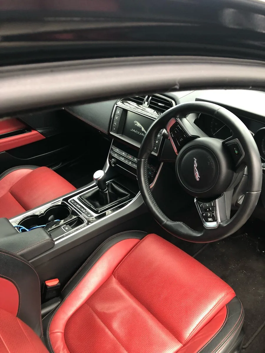 Jaguar xe 2015 - Image 4