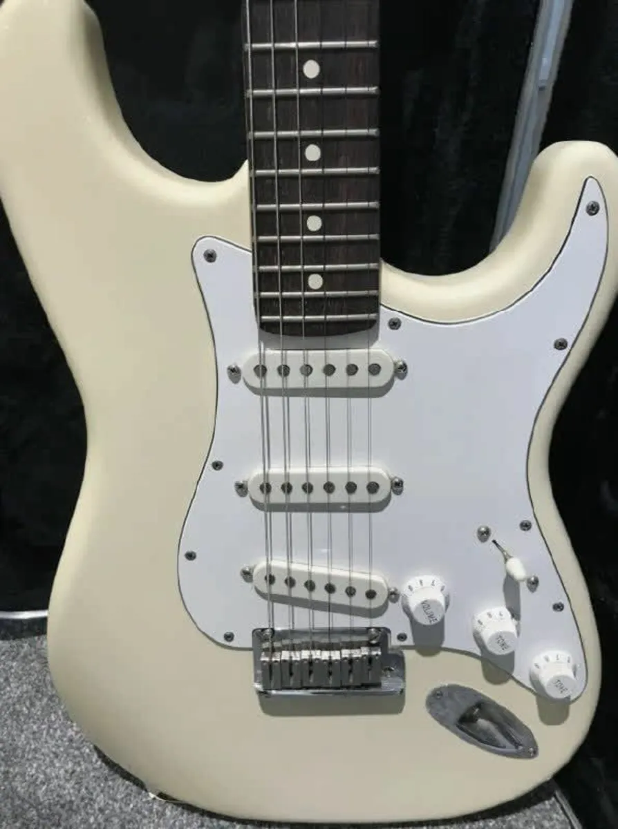 Fender Stratocaster guitar - Image 2