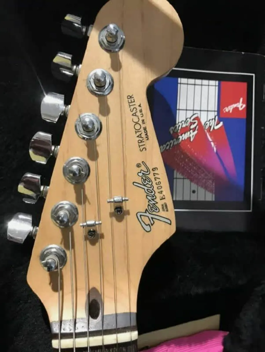 Fender Stratocaster guitar - Image 4