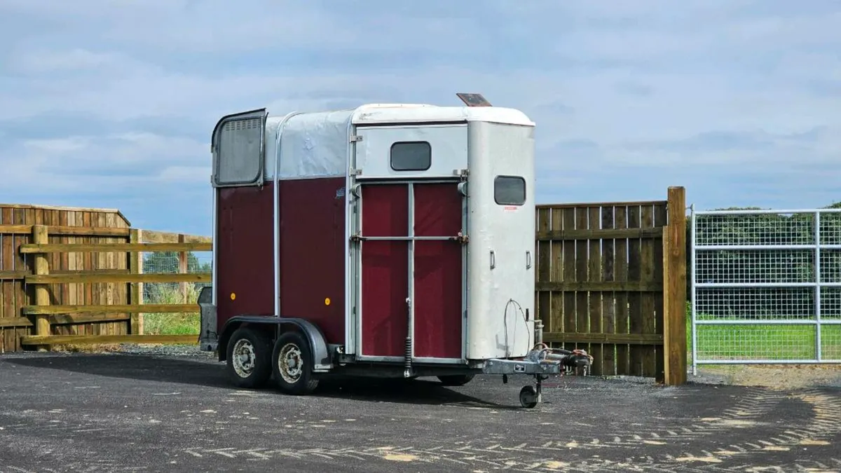 Ifor Williams 505 Classic Horsebox - Image 1