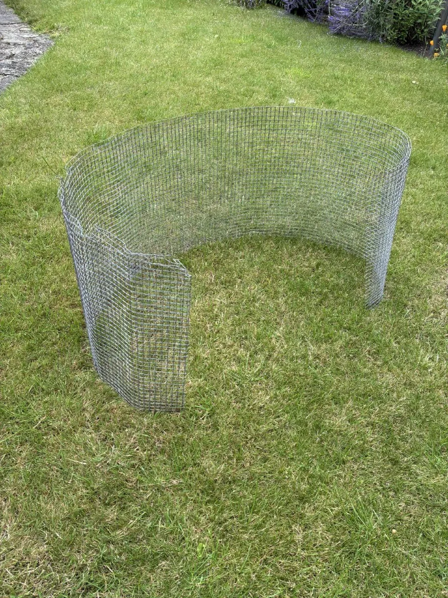 wire fencing - Image 1