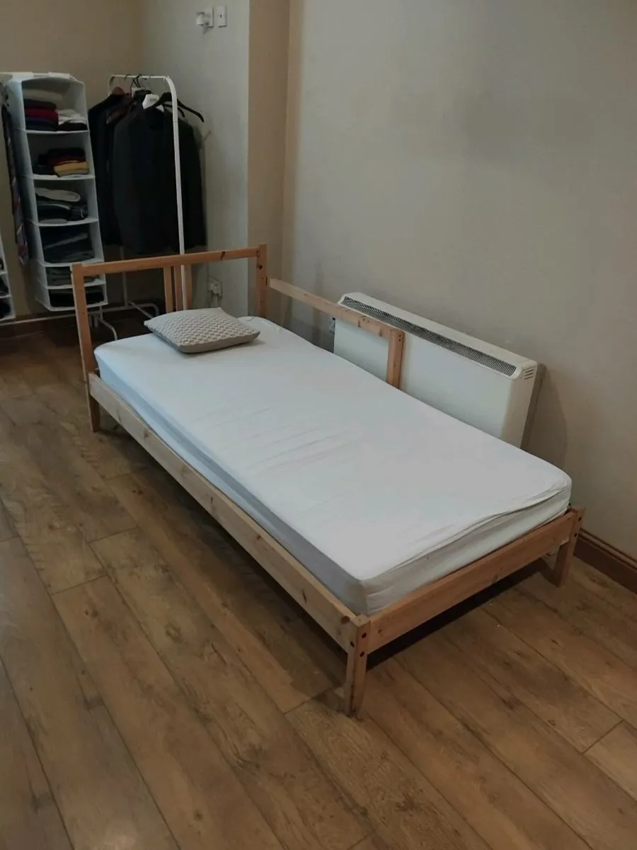Single bed - Image 2