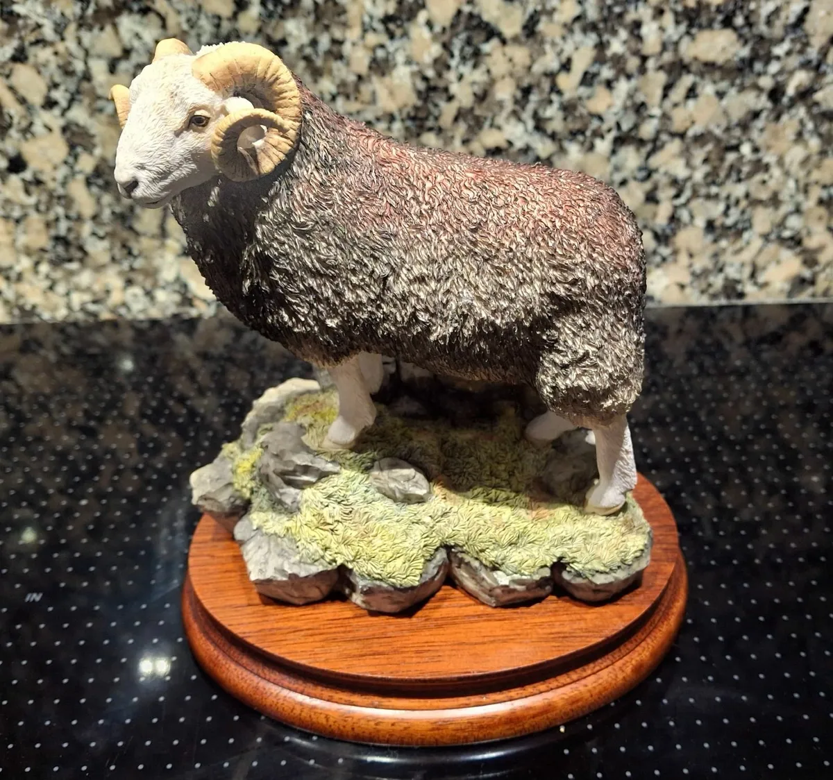 Figurines - Image 2
