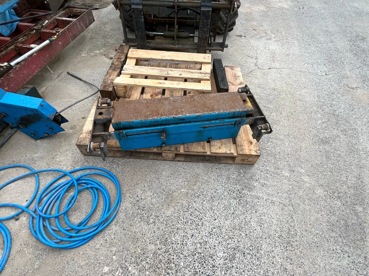 4 post lift - Image 4