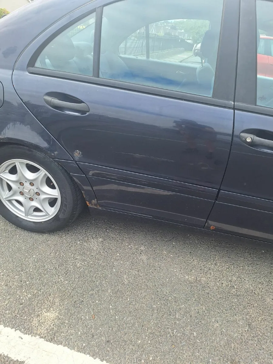 Mercedes-Benz C-Class 2003 - Image 4