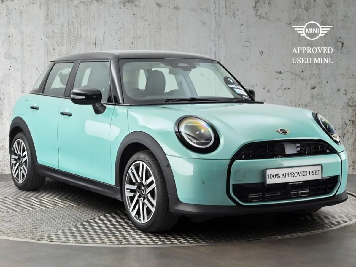 MINI HATCH Cooper C 5 Door - Image 1