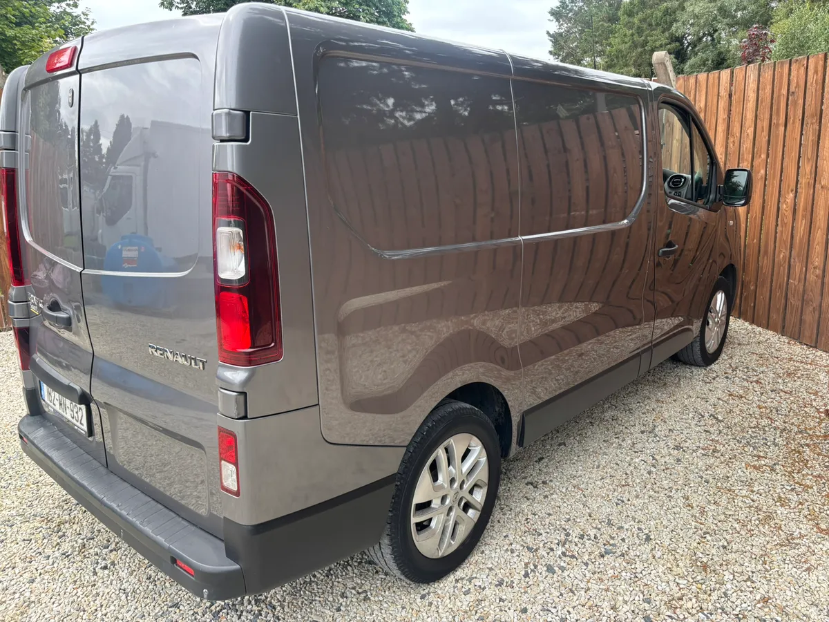 2018 RENAULT TRAFIC SPORT - Image 4