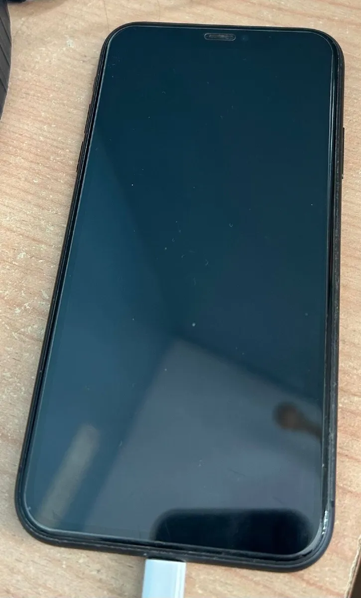 iPhone 11 - Image 1