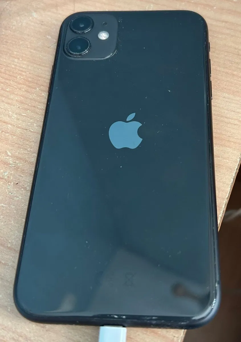 iPhone 11 - Image 2