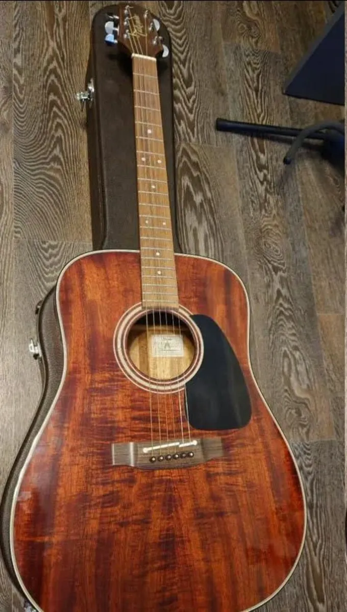 Takamine pt-207 Electric Acoustic Guitar - Image 1