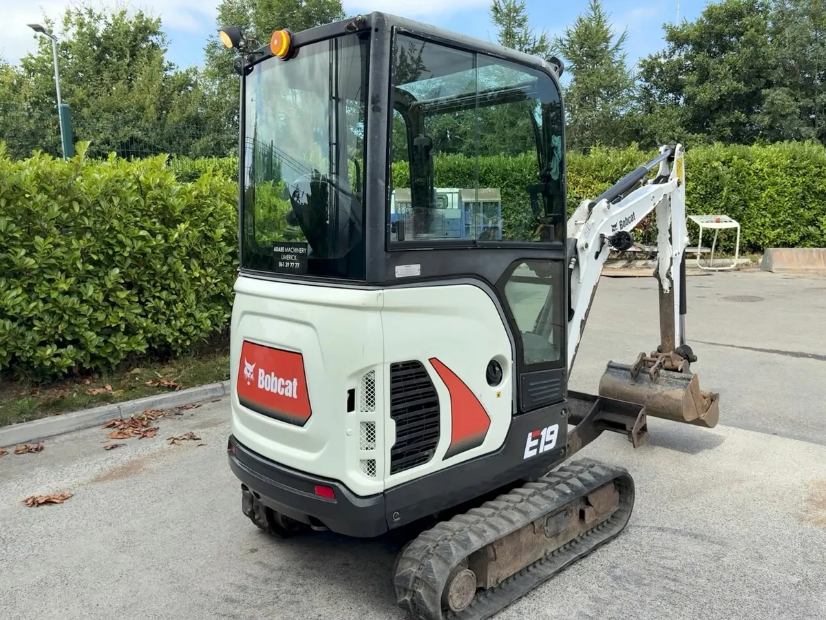 Bobcat 1.9 ton digger - Image 1