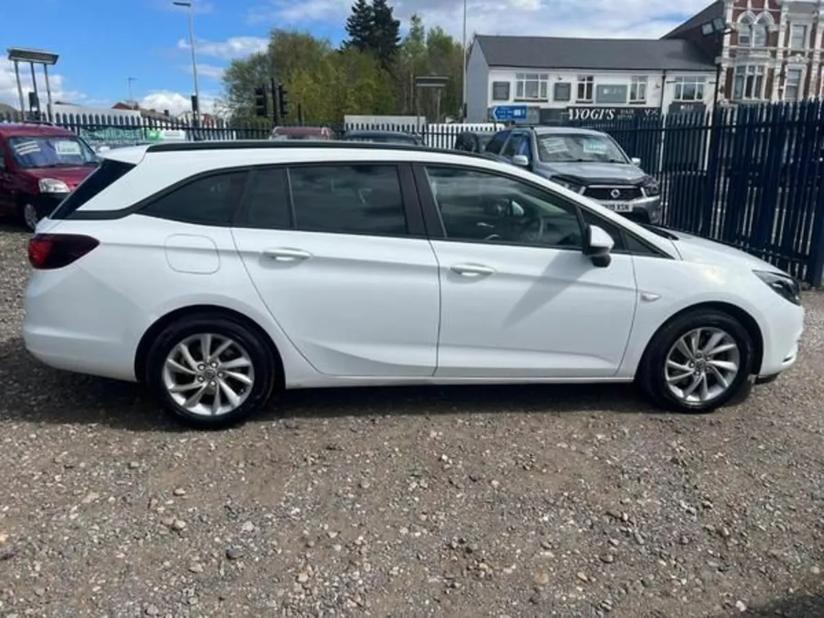 192 Vauxhall Astra estate - Image 1