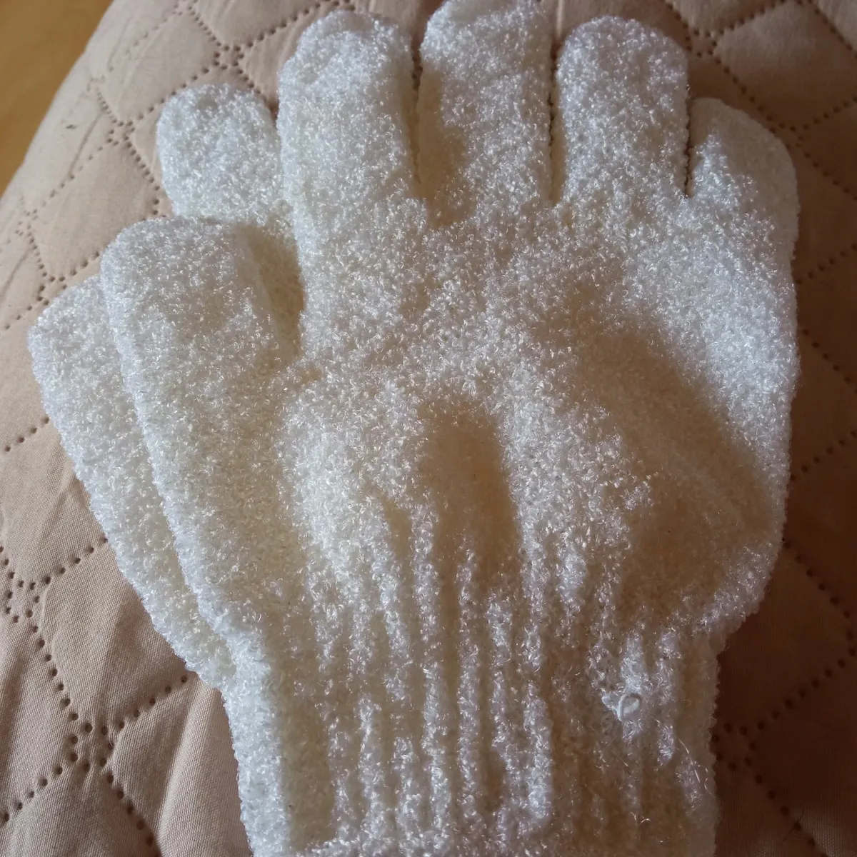 Exfoliating Gloves - Image 2
