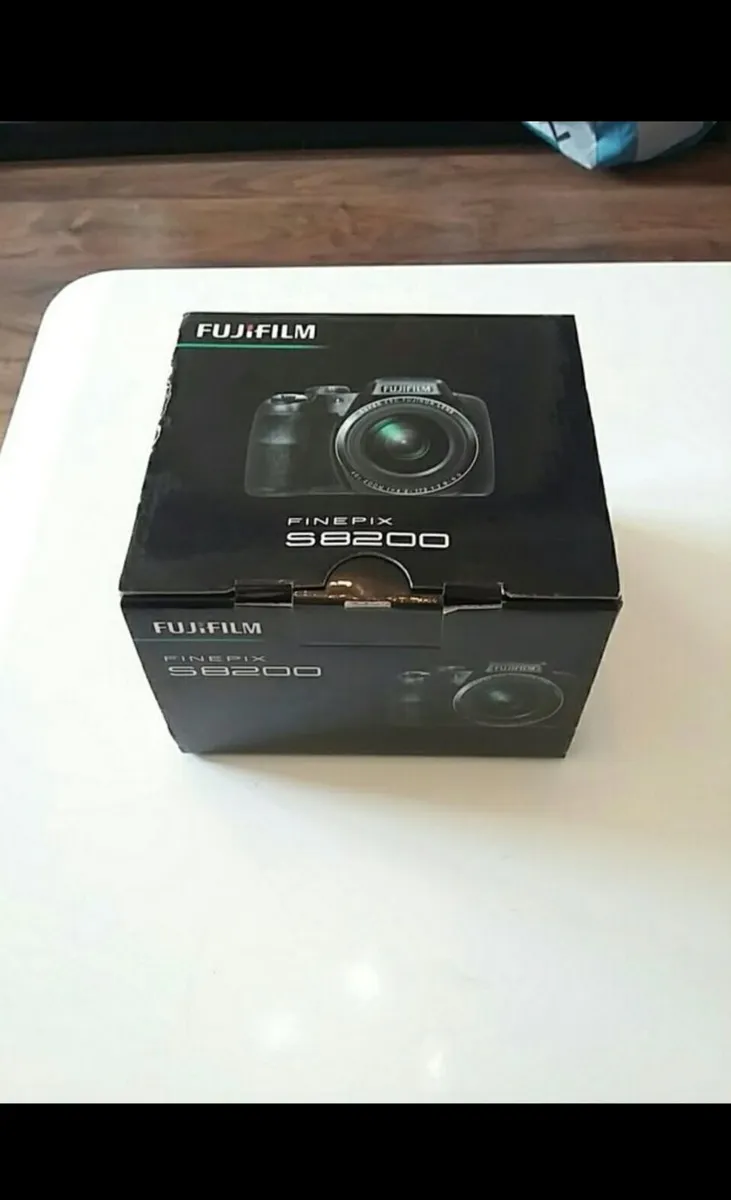Fujifilm Finepix S8200 Digital Camera - Image 3