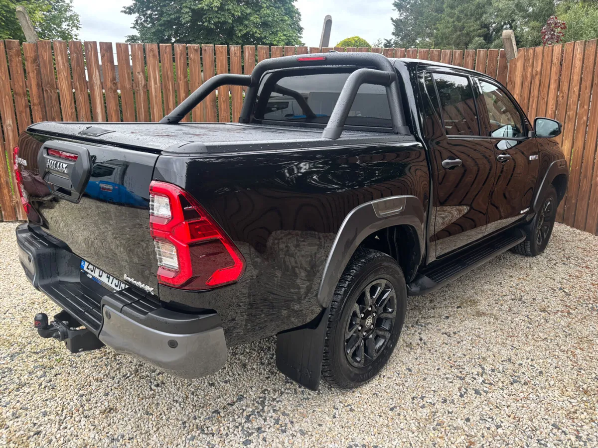 2025 TOYOTA HILUX 2.8 INVINCIBLE X - Image 3