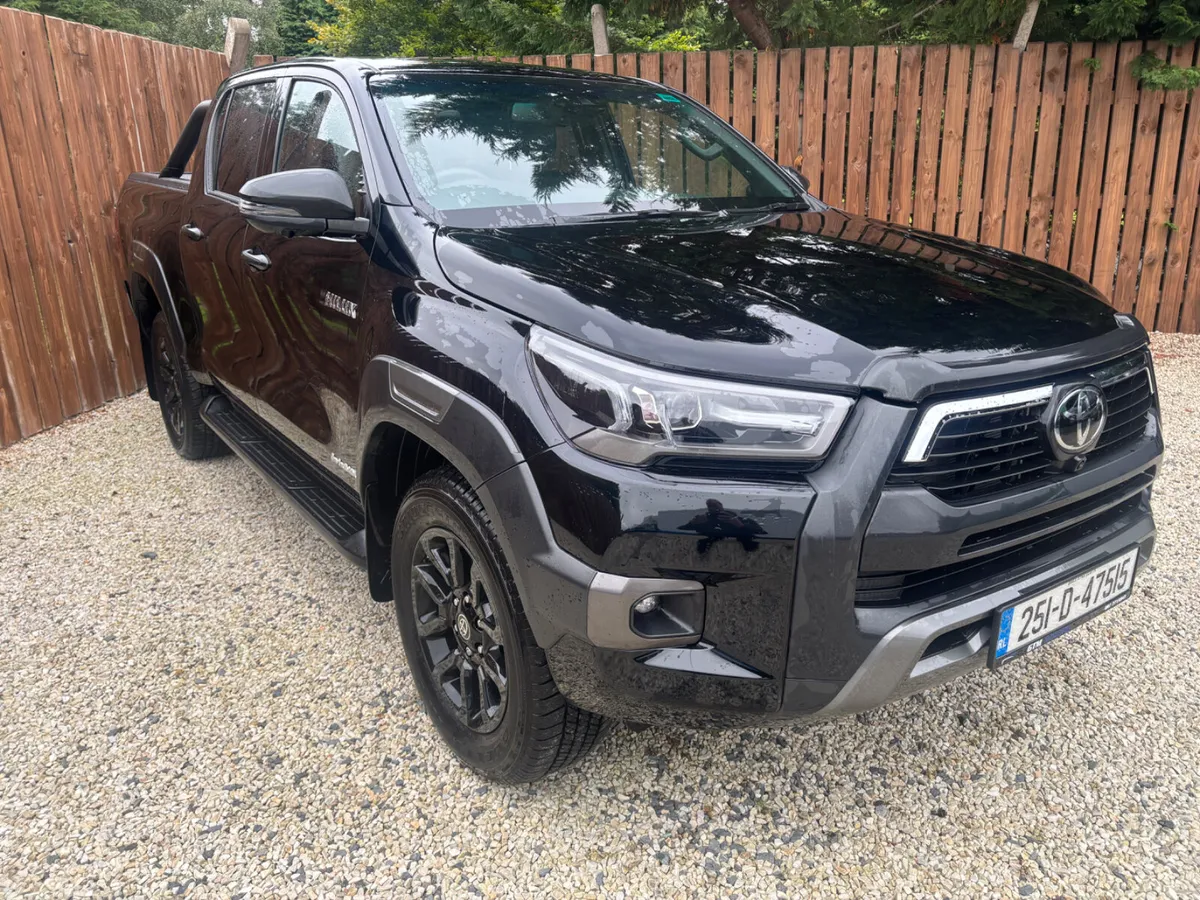 2025 TOYOTA HILUX 2.8 INVINCIBLE X - Image 2