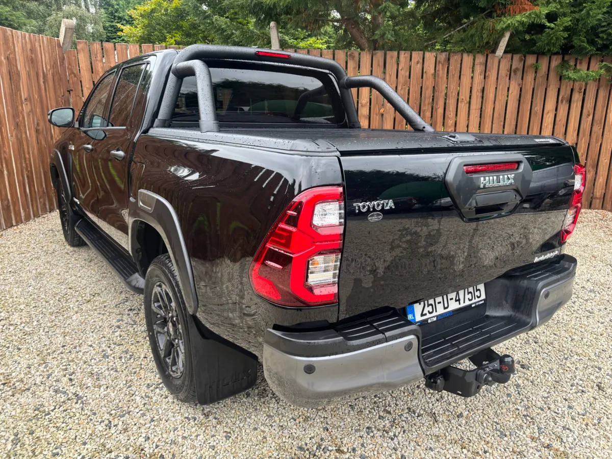 2025 TOYOTA HILUX 2.8 INVINCIBLE X - Image 4