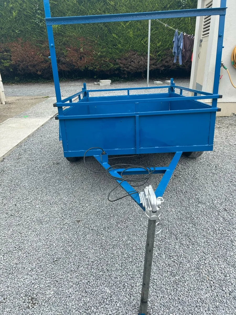Trailer - Image 1