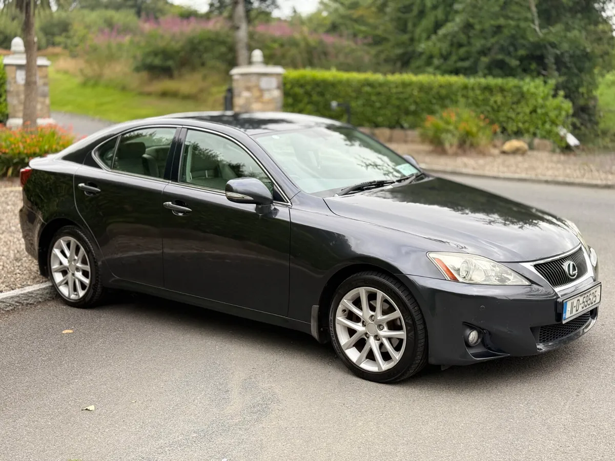 Lexus IS 2011 - Image 2