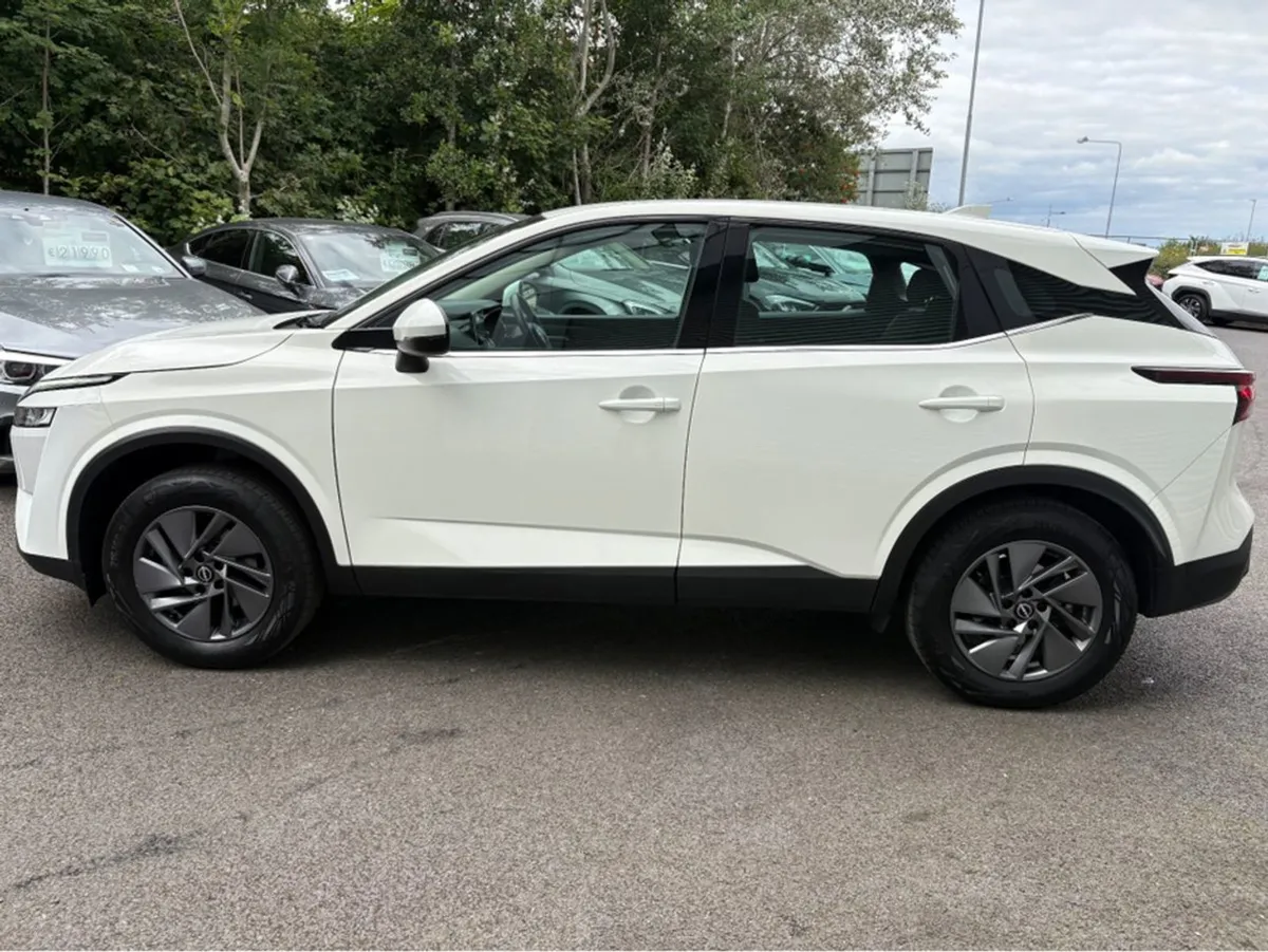 Nissan QASHQAI 1.3 Petrol SV - Image 4