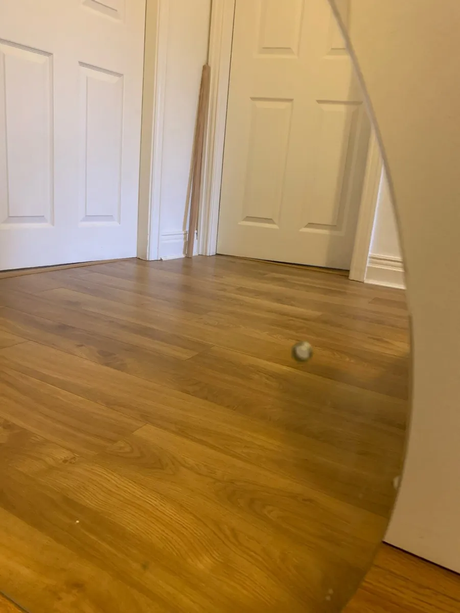 Free round wall mirror - Image 2